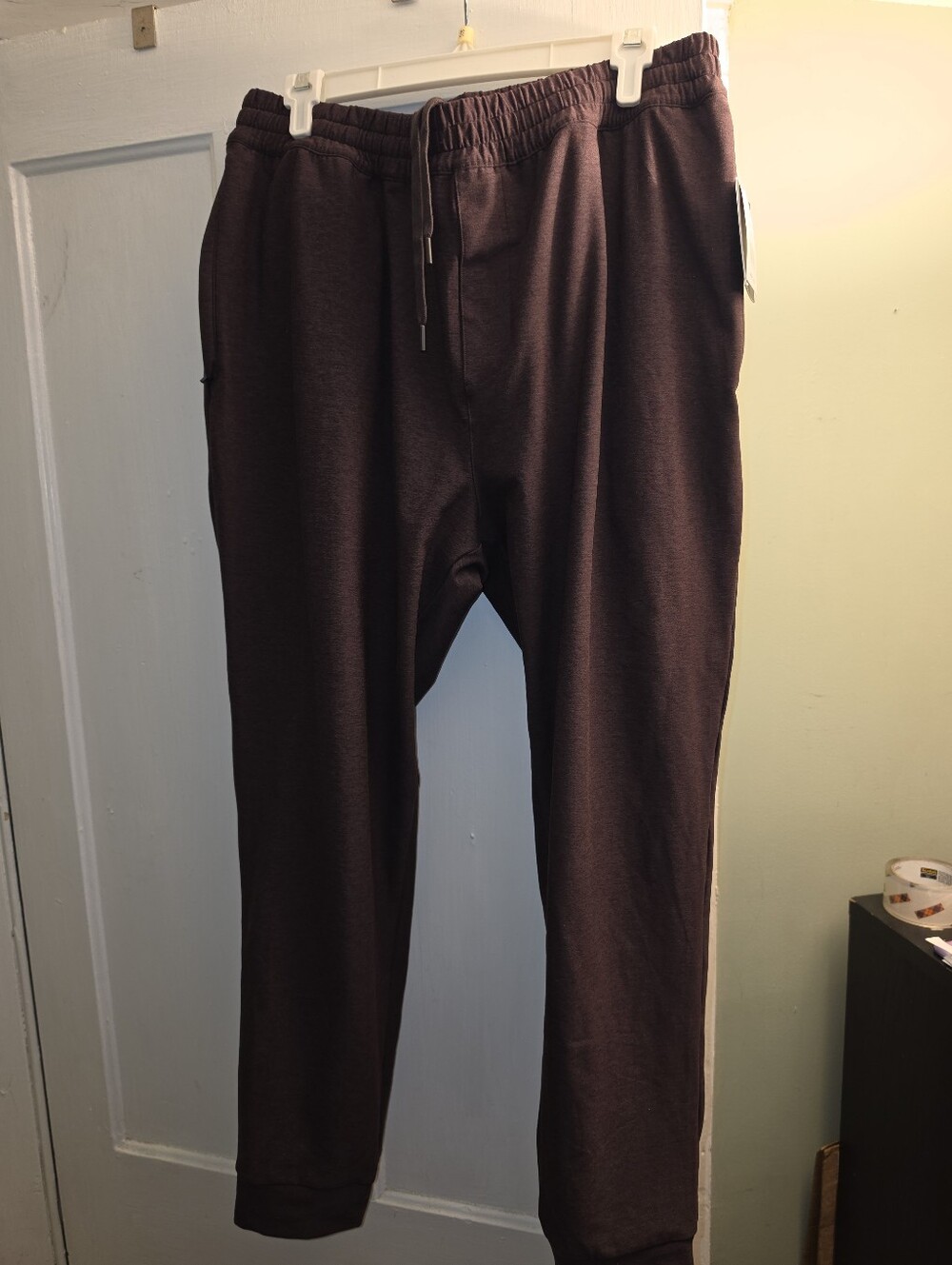 Men's Beyond Yoga Spacedye Freefit Men's Joggers Size XL in Chocolate Brown